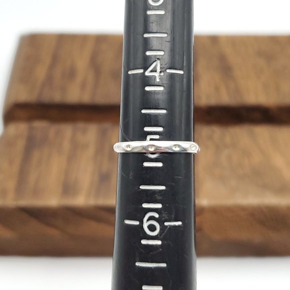 Size 5 925 Sterling Silver Dot Pattern Cute Petite Ring - Picture 4 of 6